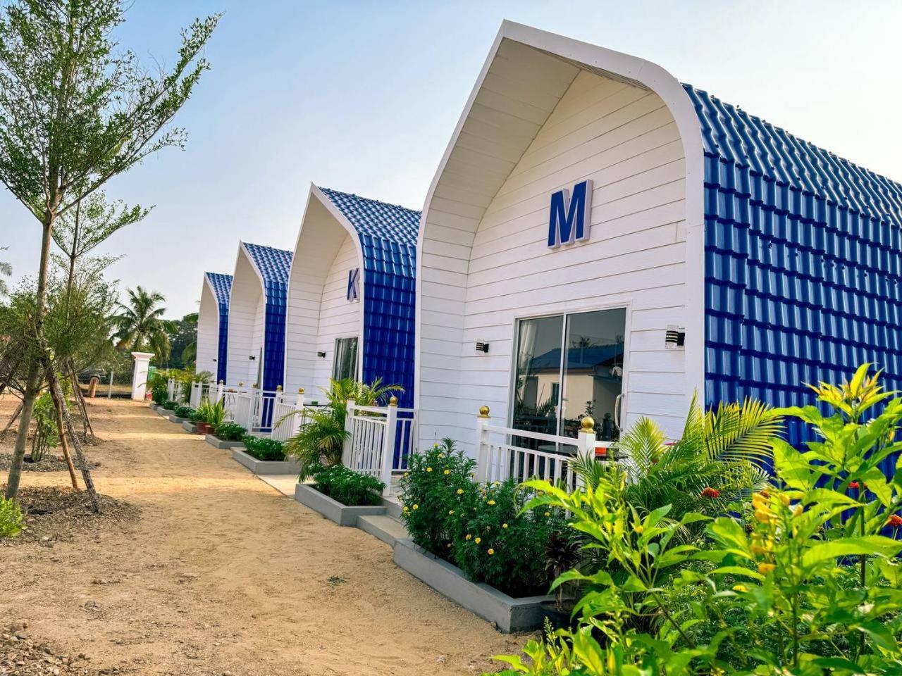 Mean Mean Bungalow Phumi Veal Sbov Rum bild